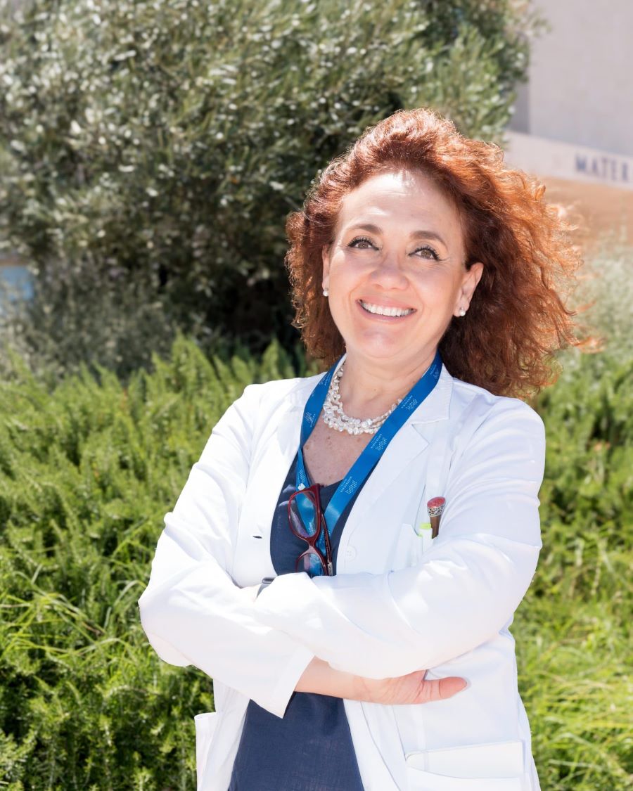 Ritratto professionale della Dott.ssa Roberta Ravenni, neurologa impegnata nella ricerca scientifica